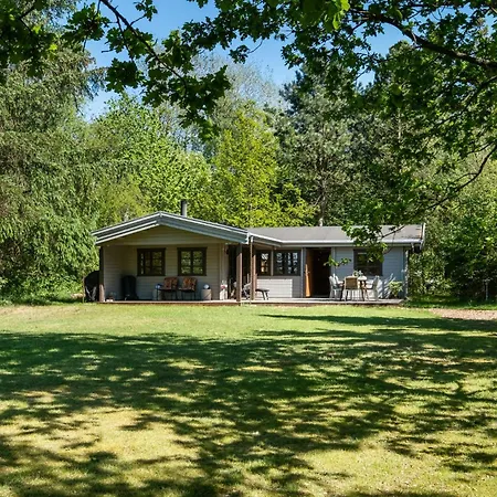 Дом отдыха Charming Log By A Beautiful Novling