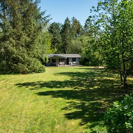 Charming Log By A Beautiful Дом отдыха